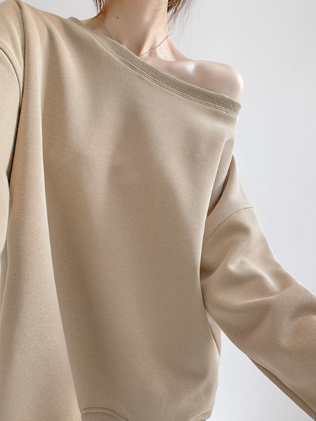 one shoulder oversize sweat