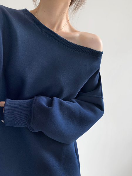 one shoulder oversize sweat