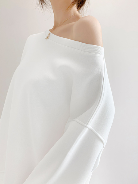 one shoulder oversize sweat
