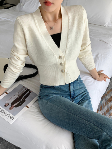 v neck white cardigan