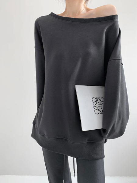 one shoulder oversize sweat