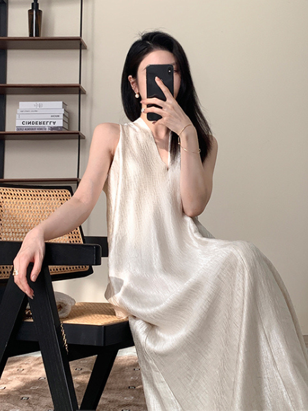 high end sleeveless v neck long dress