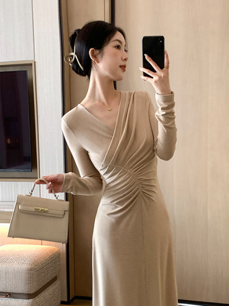 v neck long sleeve gather long dress