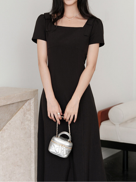 short sleeve shoulder ribbon black dress