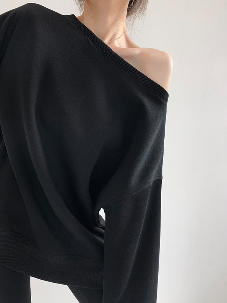 one shoulder oversize sweat