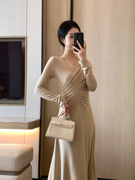 v neck long sleeve gather long dress
