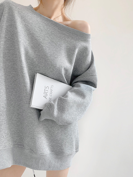 one shoulder oversize sweat