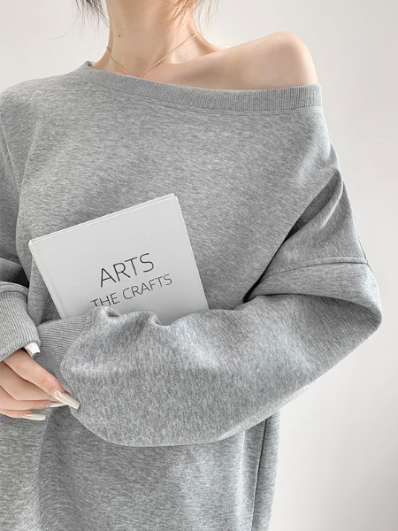 one shoulder oversize sweat