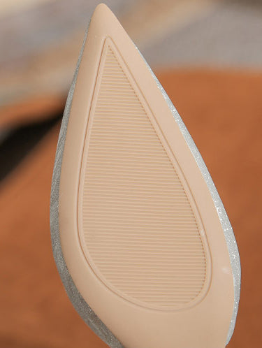 clover chain pointed toe heel