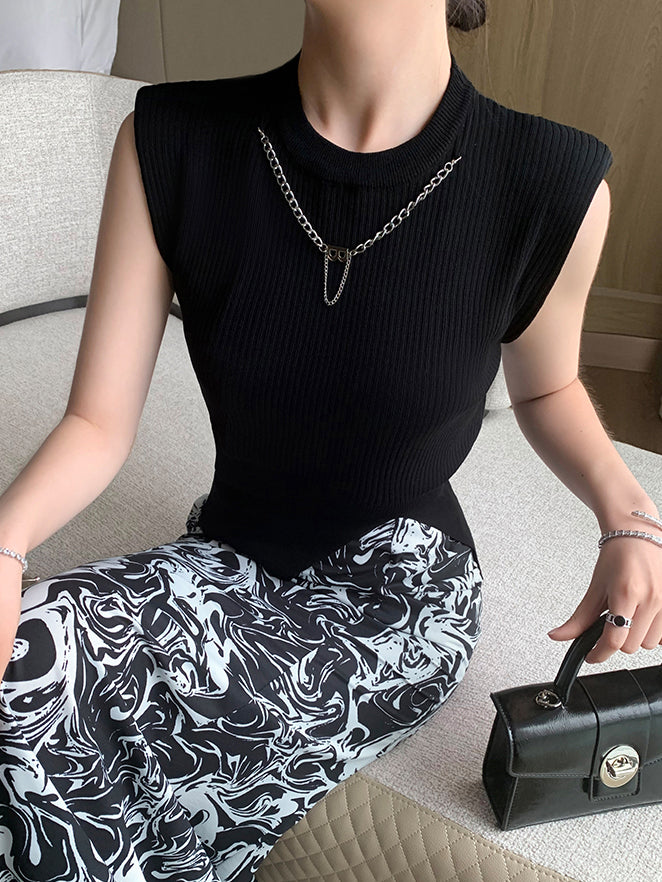 black sleeveless with chain necklace