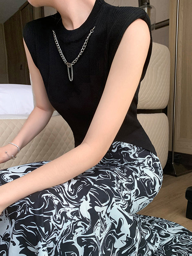 black sleeveless with chain necklace