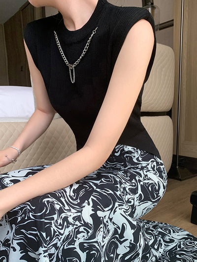 black sleeveless with chain necklace