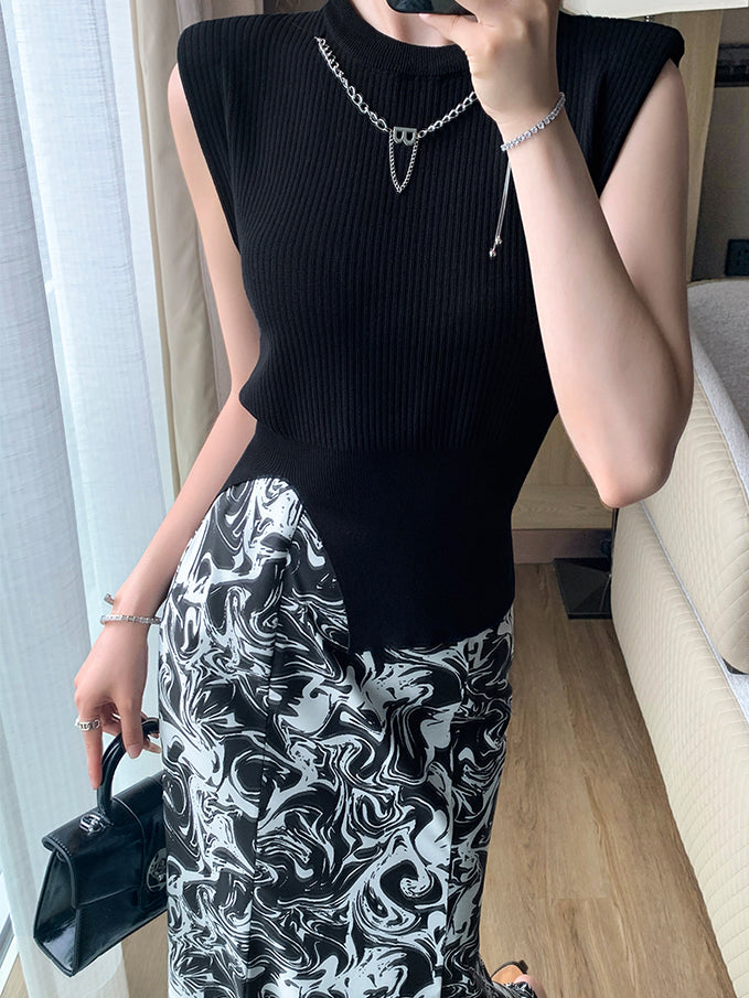 black sleeveless with chain necklace