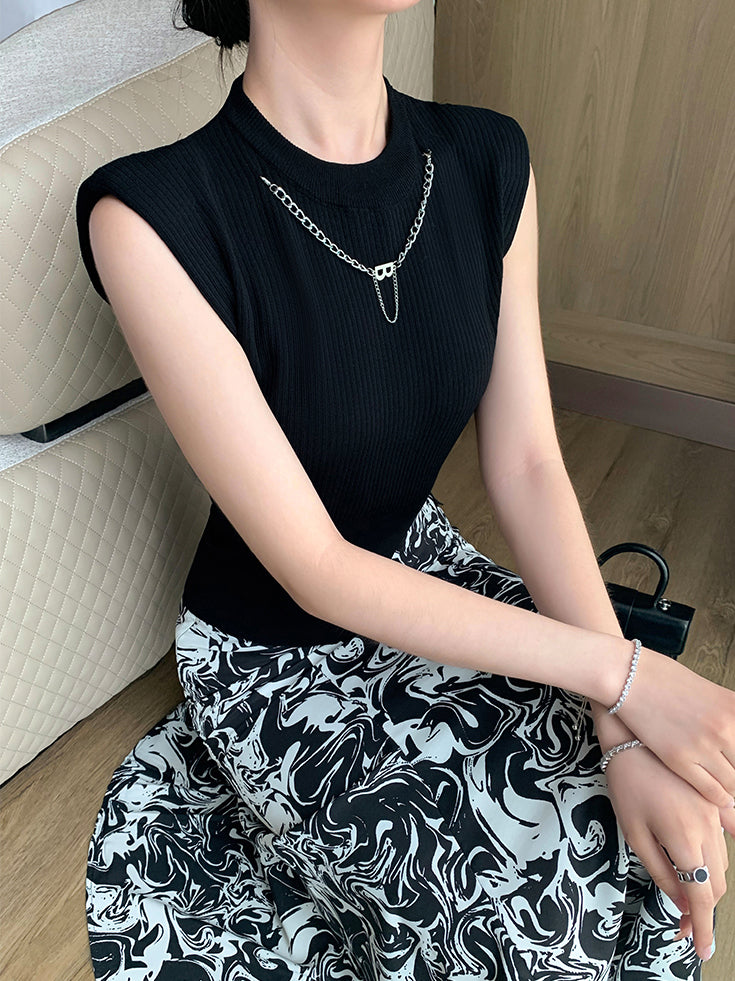 black sleeveless with chain necklace