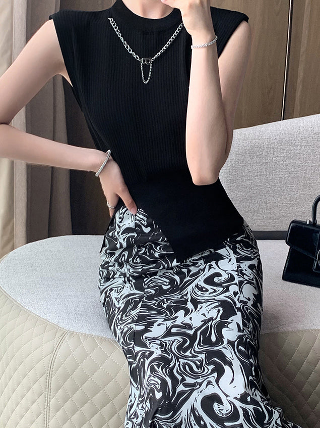 black sleeveless with chain necklace