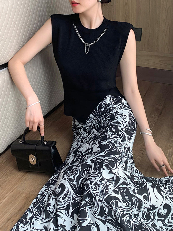 black sleeveless with chain necklace
