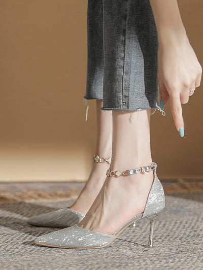 clover chain pointed toe heel