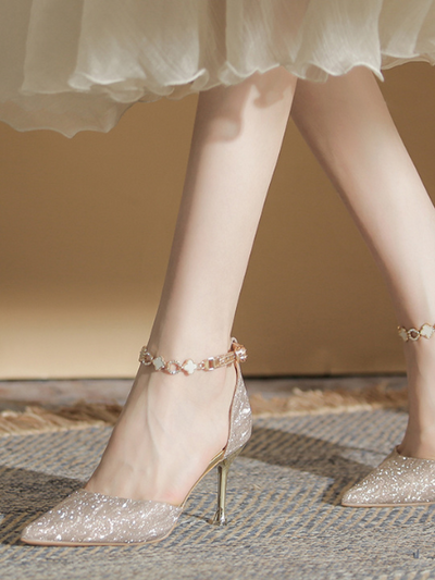 clover chain pointed toe heel